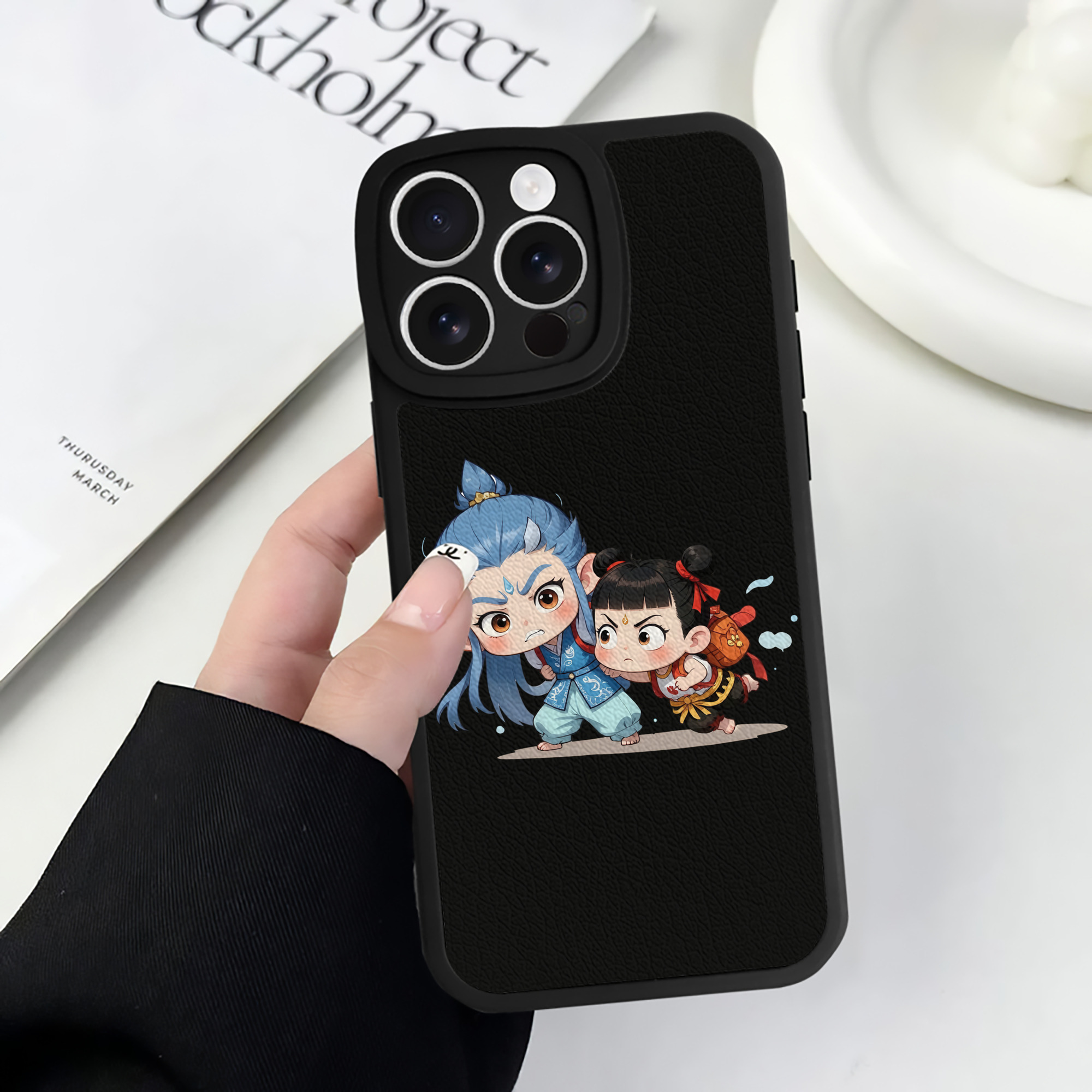 （画像用） Ne Zha 2 ナタ 魔童の大暴れ 【iPhone 16シリーズ対応】シリコンスマホケース（レザー調） 材質：シリコン